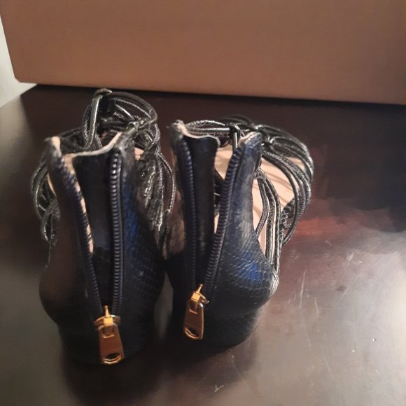 Vince Camuto Louise et Cie Lo Aleda Strappy Sandals, Size 8.5 in Black - Picture 4 of 5